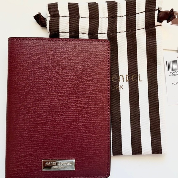 Henri Bendel Passport Cover With Dust Bag & Story Burgundy NWT - Picture 2 of 4